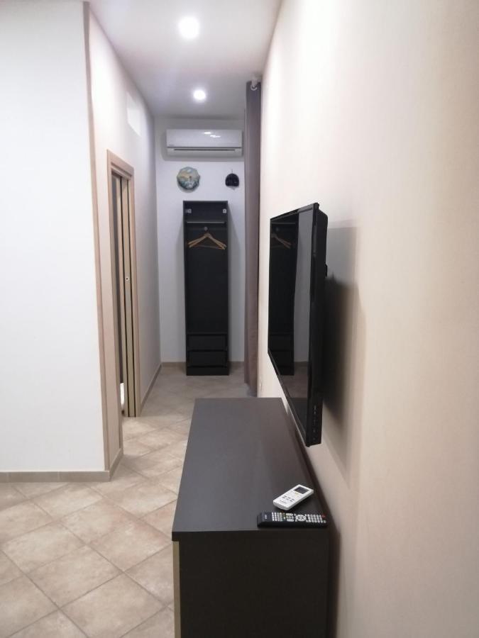 Ad Un Passo Dal Duomo "2" Apartment Наполи Екстериор снимка