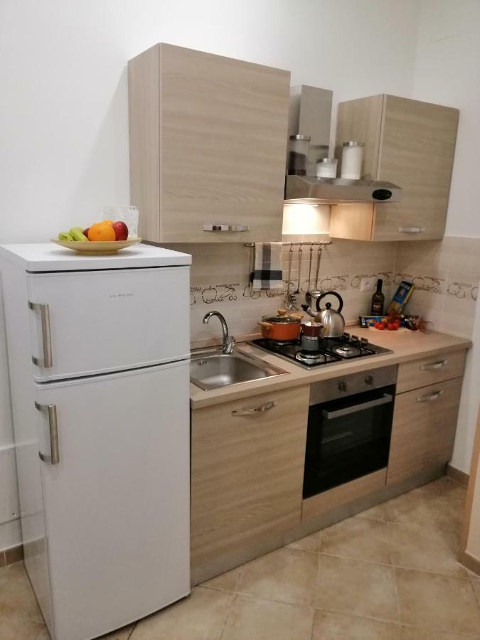 Ad Un Passo Dal Duomo "2" Apartment Наполи Екстериор снимка