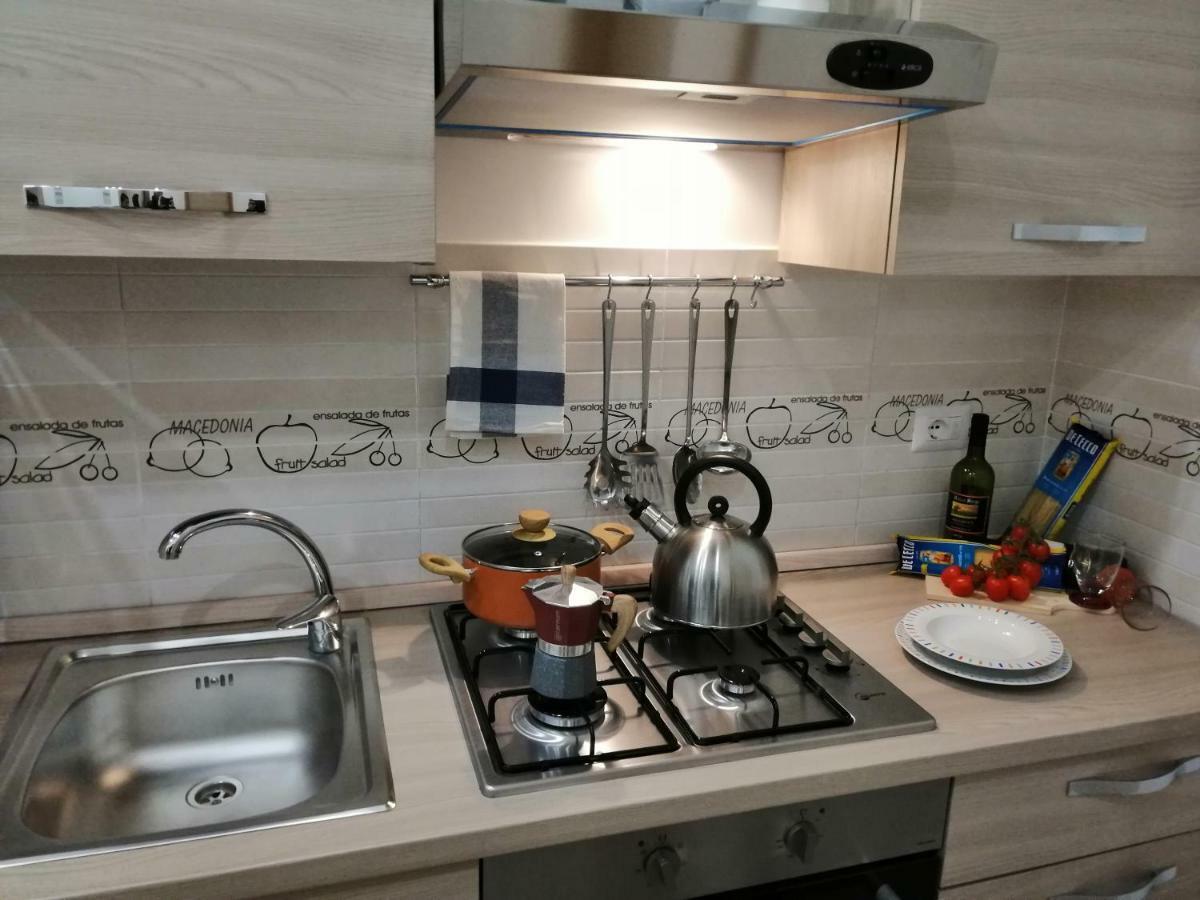 Ad Un Passo Dal Duomo "2" Apartment Наполи Екстериор снимка