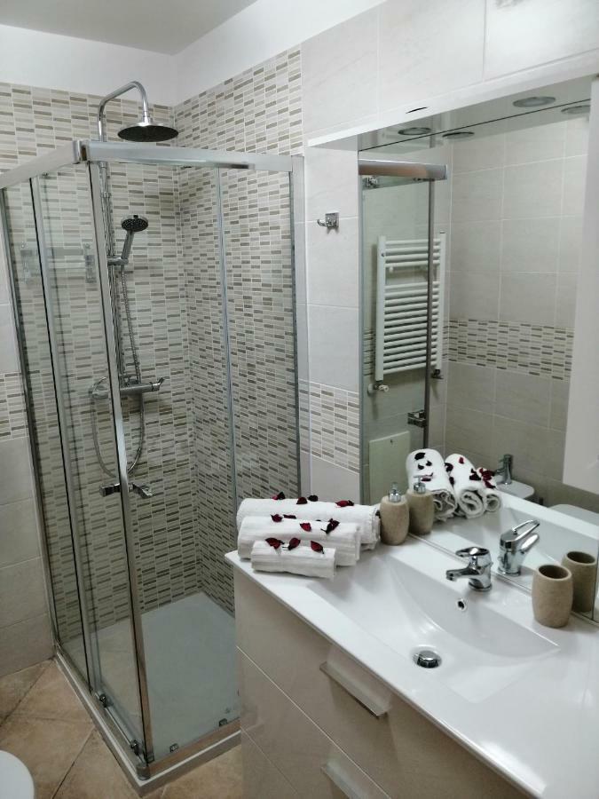 Ad Un Passo Dal Duomo "2" Apartment Наполи Екстериор снимка