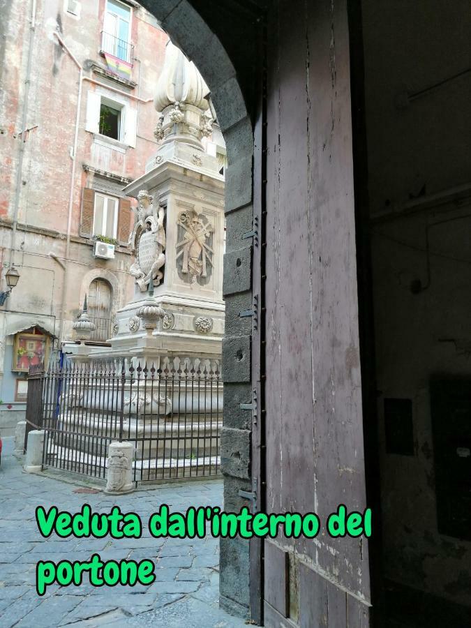 Ad Un Passo Dal Duomo "2" Apartment Наполи Екстериор снимка